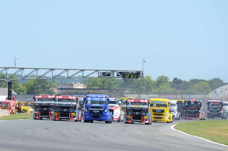 Javier Mariezcurrena consigue una magnífica victoria en Nogaro